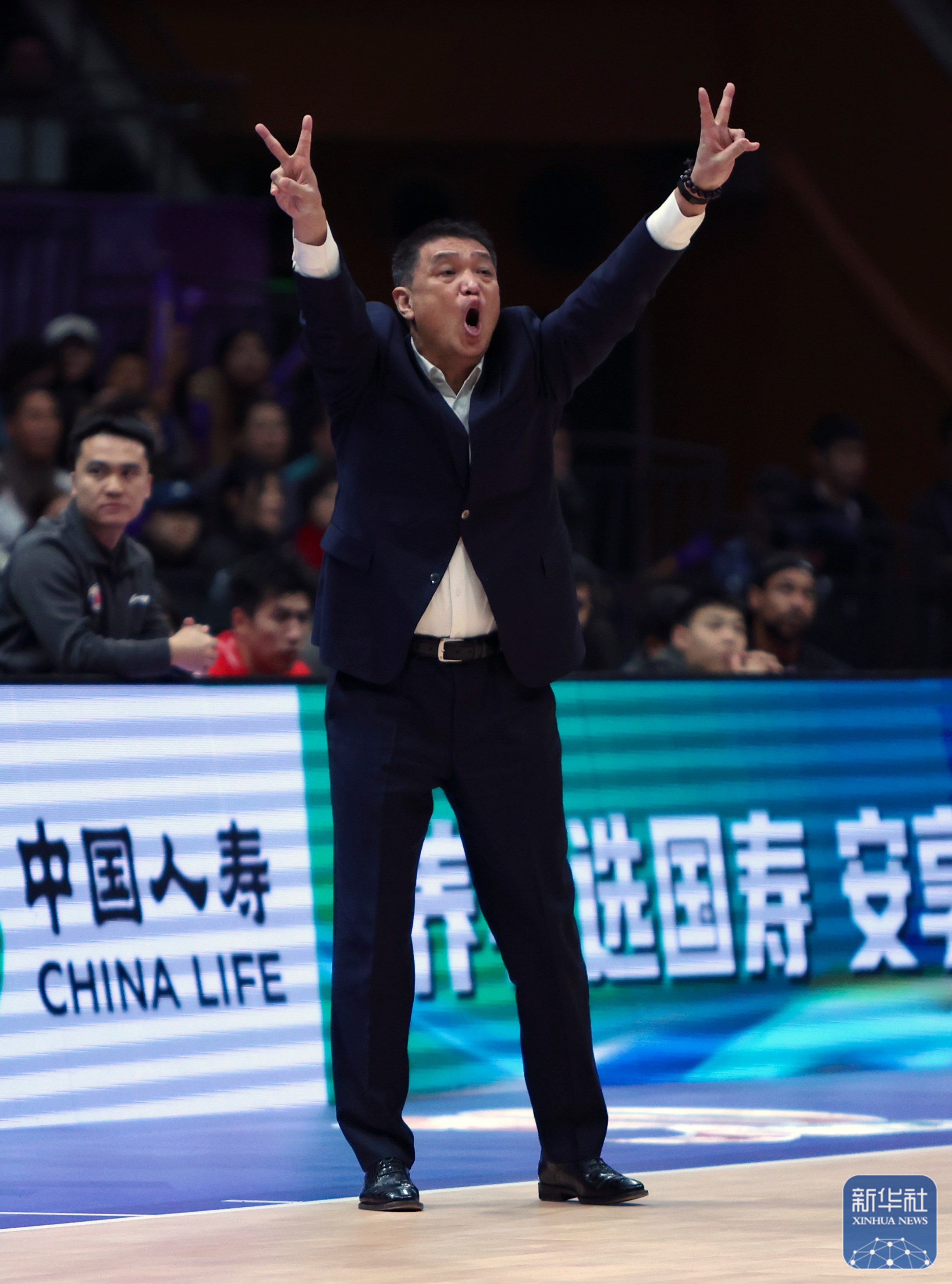 CBA季后赛转会期走向成谜；那不勒斯防线松动；质疑声仍在；临场指挥获称赞的简单介绍