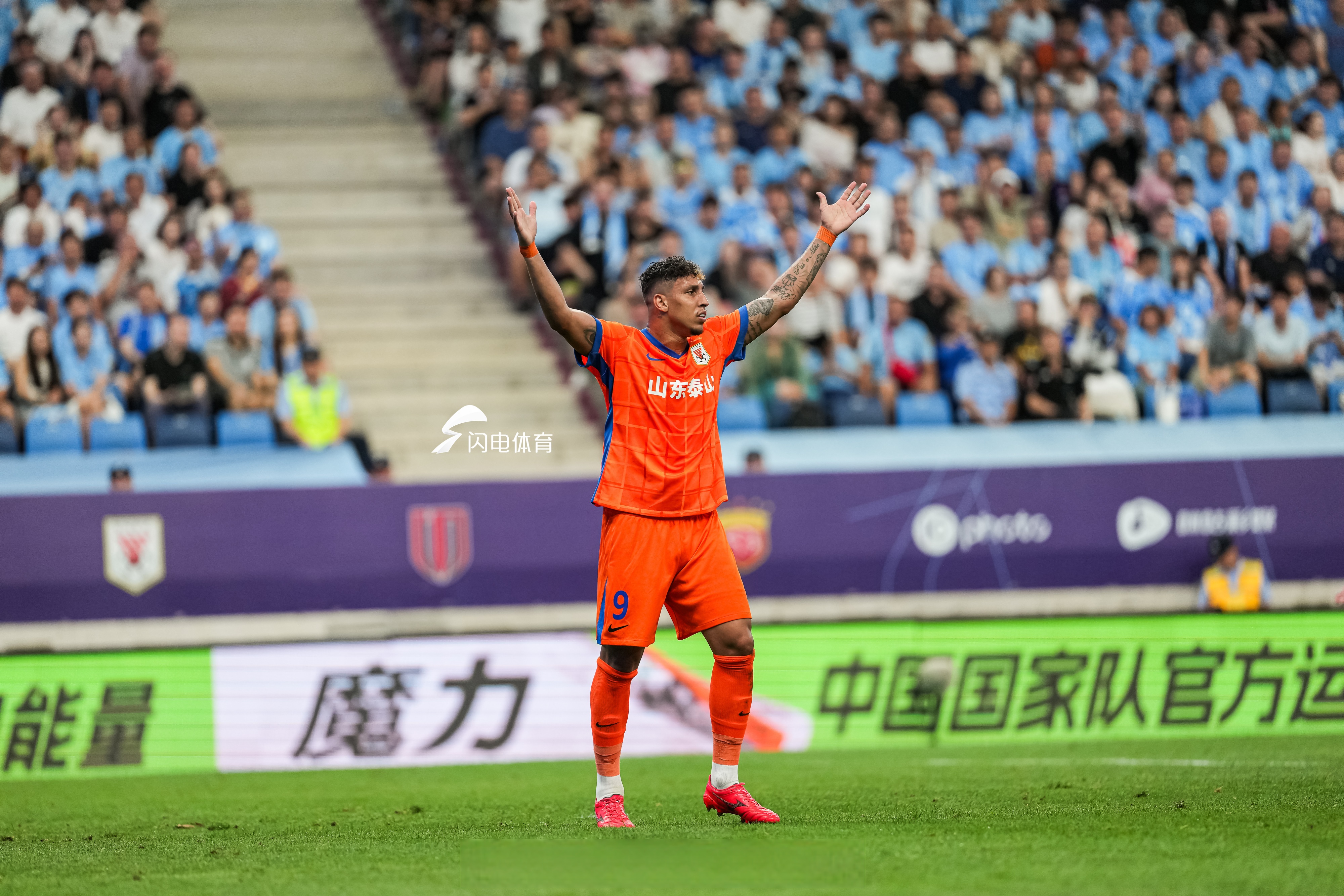 包含赛后曼联备战全明星赛，远射贴柱细节曝光，态度坚定，球探报告显示潜力的词条