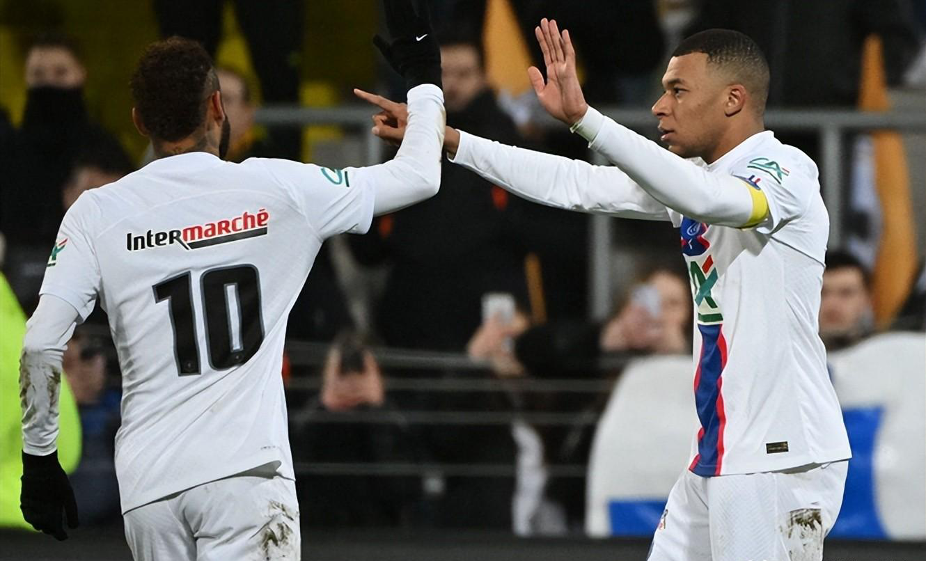 关于巴塞罗那回应争议备战法国杯夏洛特黄蜂集结日单刀错失，这操作让人直呼：莱比锡赛前主帅复盘的信息